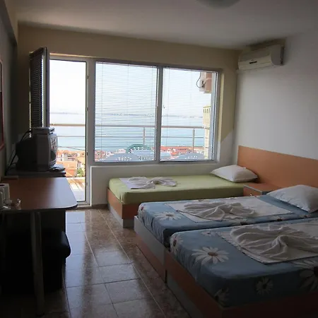 Siesta בית הארחה *